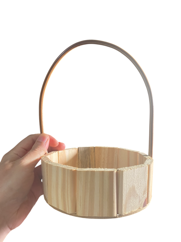 Cesta Fraldeira em Madeira Natural com Alça de Fibra Sintética – Rústica e Charmosa - Image 5